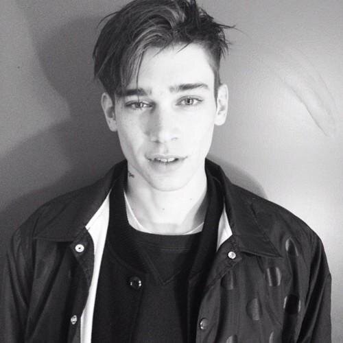 cole mohr. single.