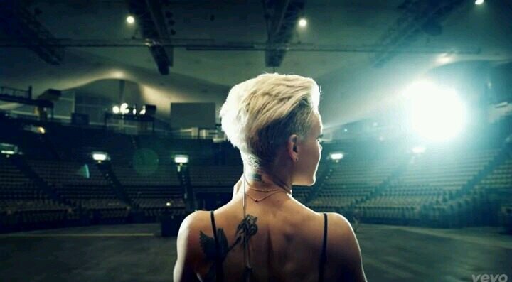 I_am_Not_Dead's profile picture. The world just makes more sense to me upside down...