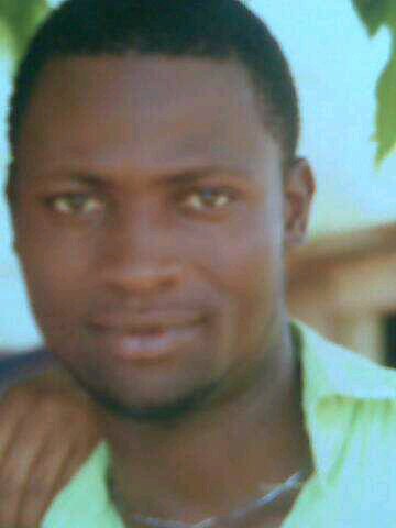 Am a simple and easygoin person,love jokes and hangout on small drinks,dont smoke but can tolerate everybody