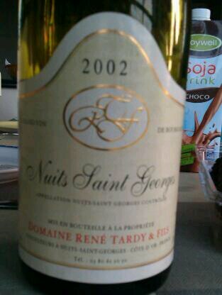 A happy man with a beautiful wife and 2 amazing daughters. Mission: tasting wines and foodexperiments.