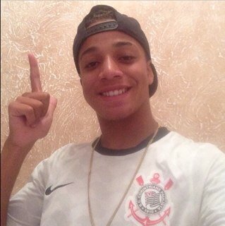 Andarei protegido com as armas de são jorge para que meus inimigos tenham pé mas não me alcancem que tenha mãos mas não me peguem tenha olhos mas não me vejam !