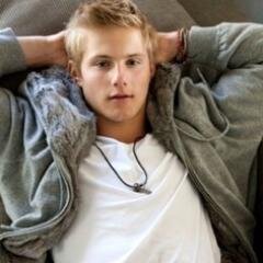 CatoTheBest's profile picture. Tribut du district 2 // 74ème Hunger Games