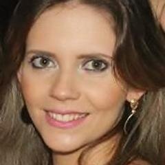 Adora filmes e séries, ama viajar pelos caminhos do mundo da Psicologia.