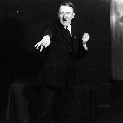 Rhitler maroto, muleke transante alemau chavoso de meia na canela e de bigodênho safado... quer se concentrar? vem pro meu campo de concentração, o fervo é aqui