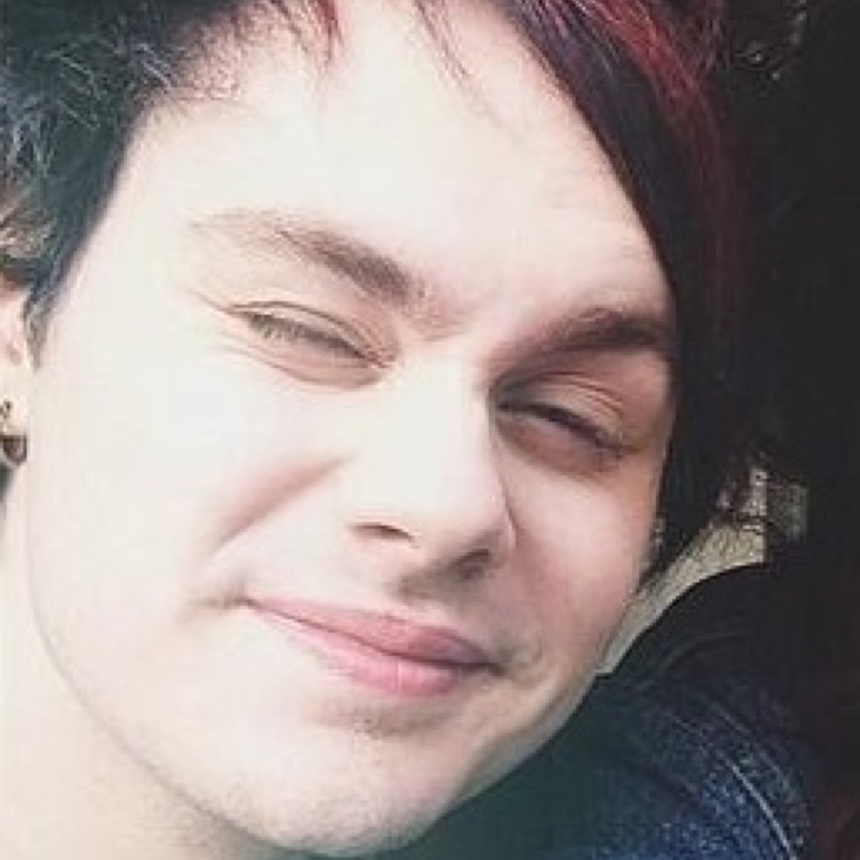 Please follow @clifforcondom and help her to goal! Ask for a follow back :-)