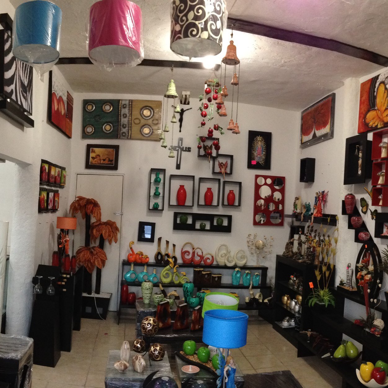 Fabricantes de articulos de madera. Venta de artesania.
Los cavacitos. Calle D.