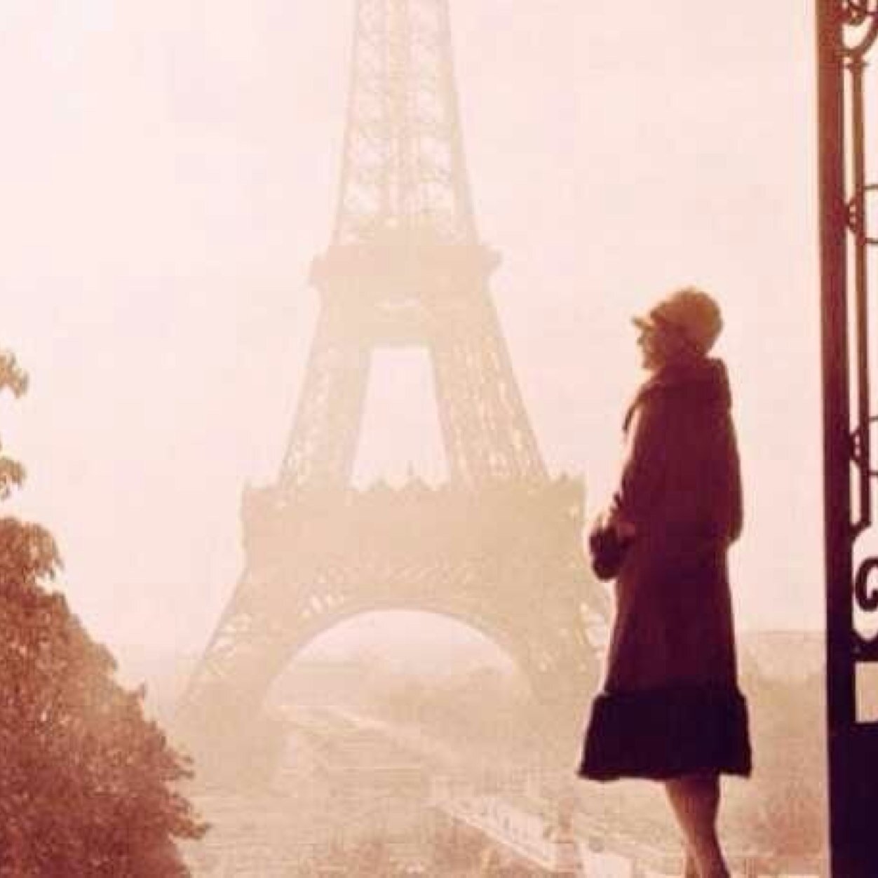 al7bebah's profile picture. هناك شعُور لآيُكتب, لايُحكى لآ يُرى هو يؤلم فقط..”