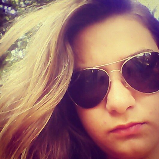 AmbrineDiniz's profile picture. 