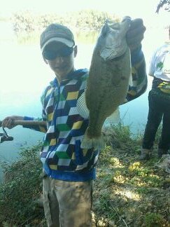 hola me llamo Alvaro y tengo 12 años .soy socio del club mairena bass de pesca . soy un aficionado a la pesca