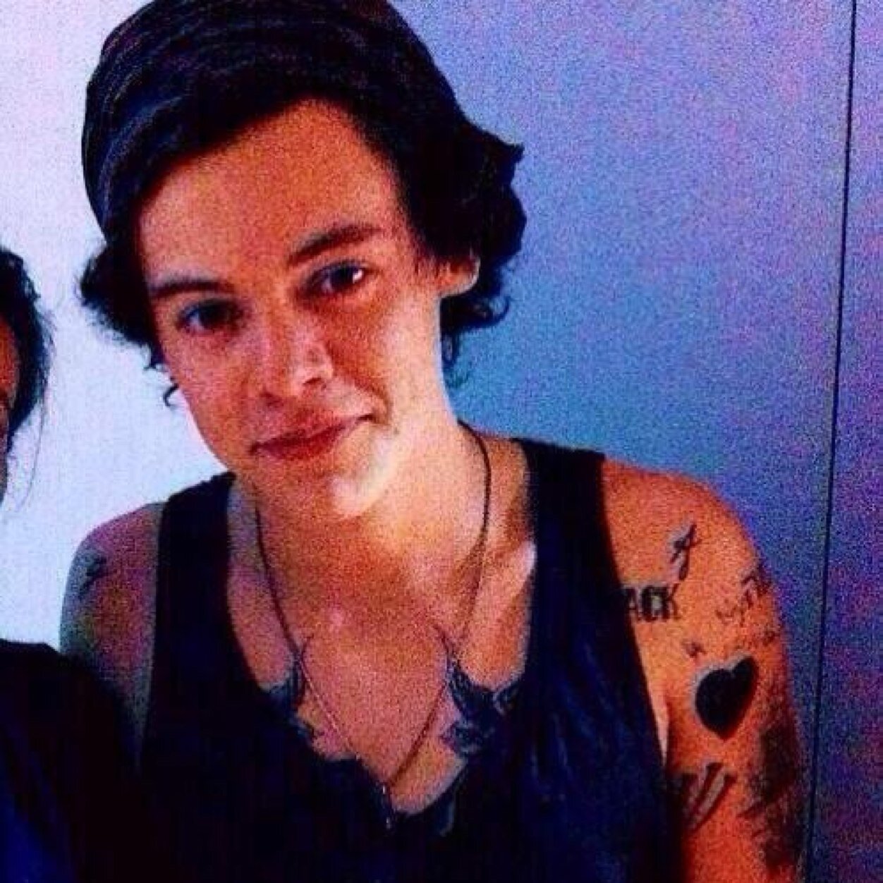 follow @hazlenutstyles bc shes a bad bitch and gave you a free follow ayy