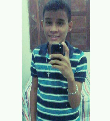 Chato; Amo doritos, passear, dançar; Paramore, fresno, livros; Isso se resume a mim!