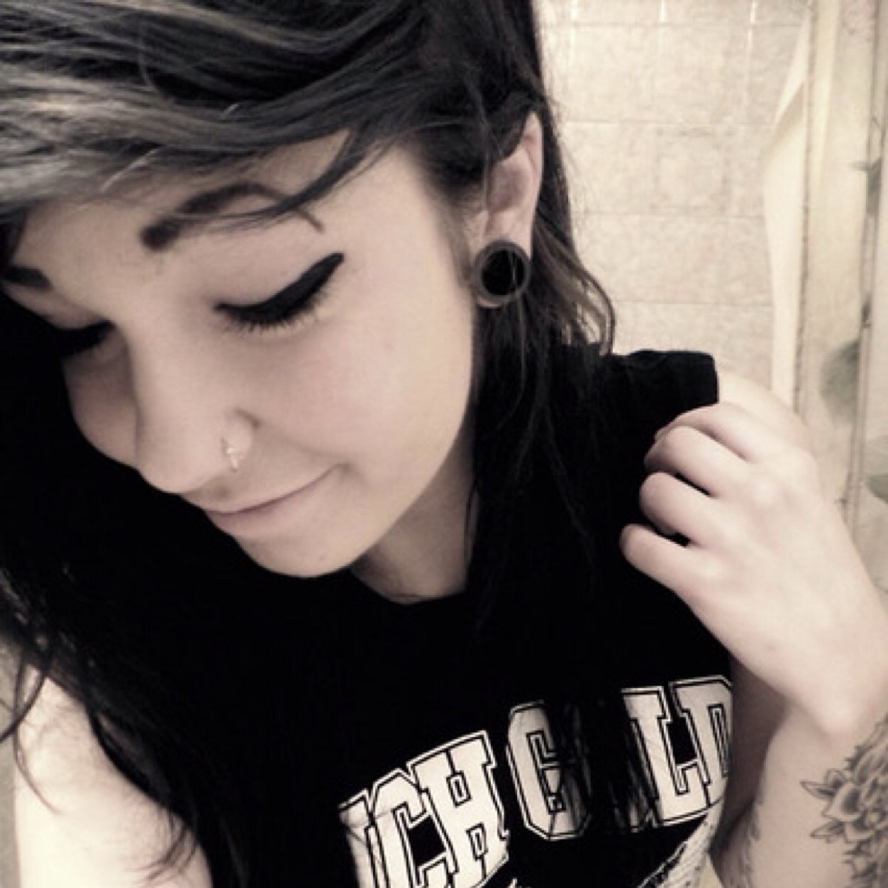 ✨Glue #1 fan. Boba. MOSH QUEEN. Body Mods. Broke vegan 6/10/14. Broke edge 4/10/14. ✨