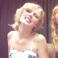 (Fc reserva @AlwaysRadcake) Fã da drogada, da palmitaylor e do loirinho flop.. . Smiler e Swiftie :)