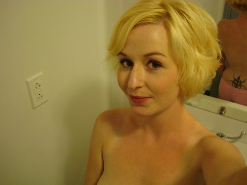 lolsson88's profile picture. I'm a fun loving gal! I can make you very happy if you know how to rub me the right way!
