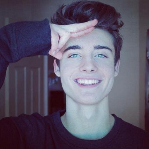 ThisWeeklyChris's profile picture. Christian Collins | Youtuber | New videos EVERY THURSDAY :D | 1 Slice of OPG | My Girl @ParisIndignada | Conta de Interpretação