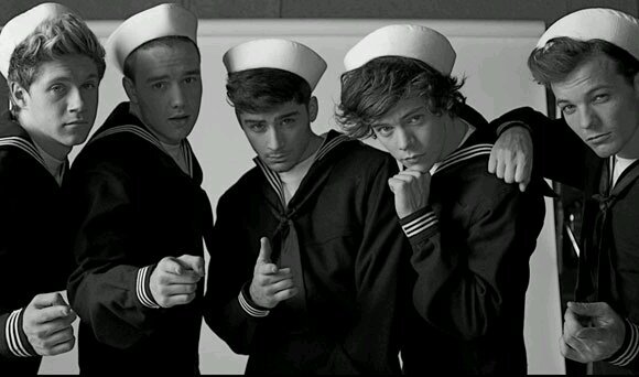 Hi, I'm Directioner, Mixer and Selenator ;) I love Demi Lovato, Fifth Harmony and Cher Lloyd 3 Follow me i  Follow back, just ask ;)