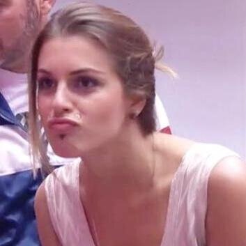 - - - - - - - -  FC #TeamAngela avisa que eu sigo de volta  - - - - - - - -                        Torço pra índia mais brava desse BBB