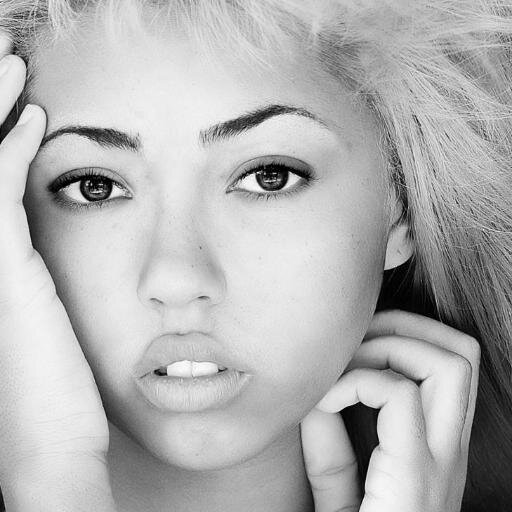 A 18 year old actress/singer/model. https://t.co/7h0SPwDAJY