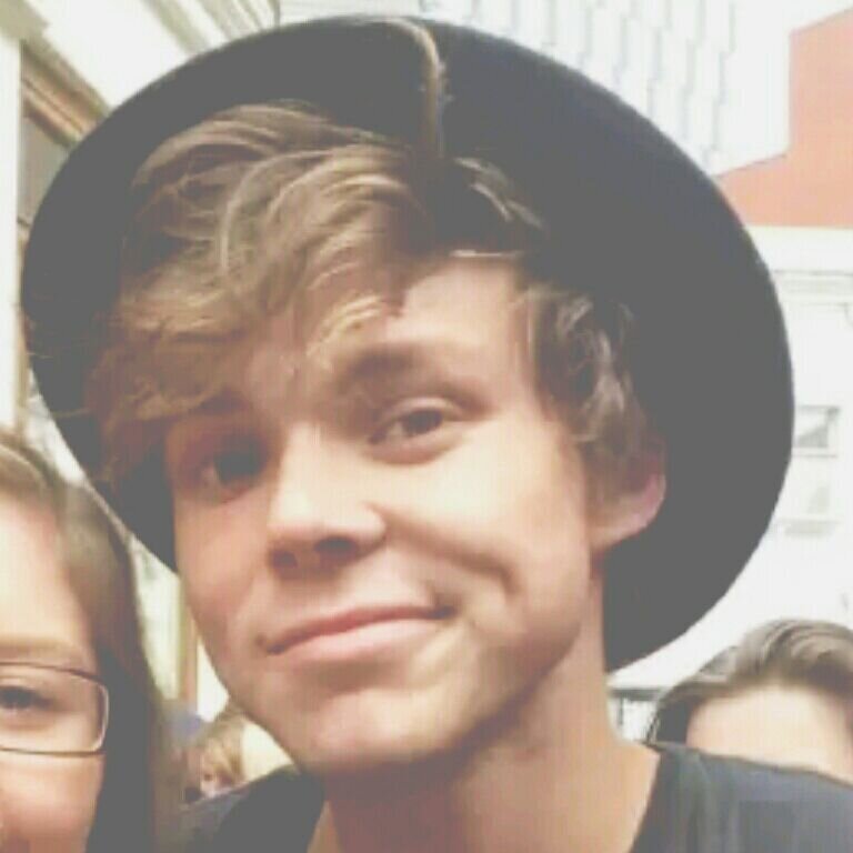 twerkingfor_ash's profile picture. https://t.co/elhZ3b12v7