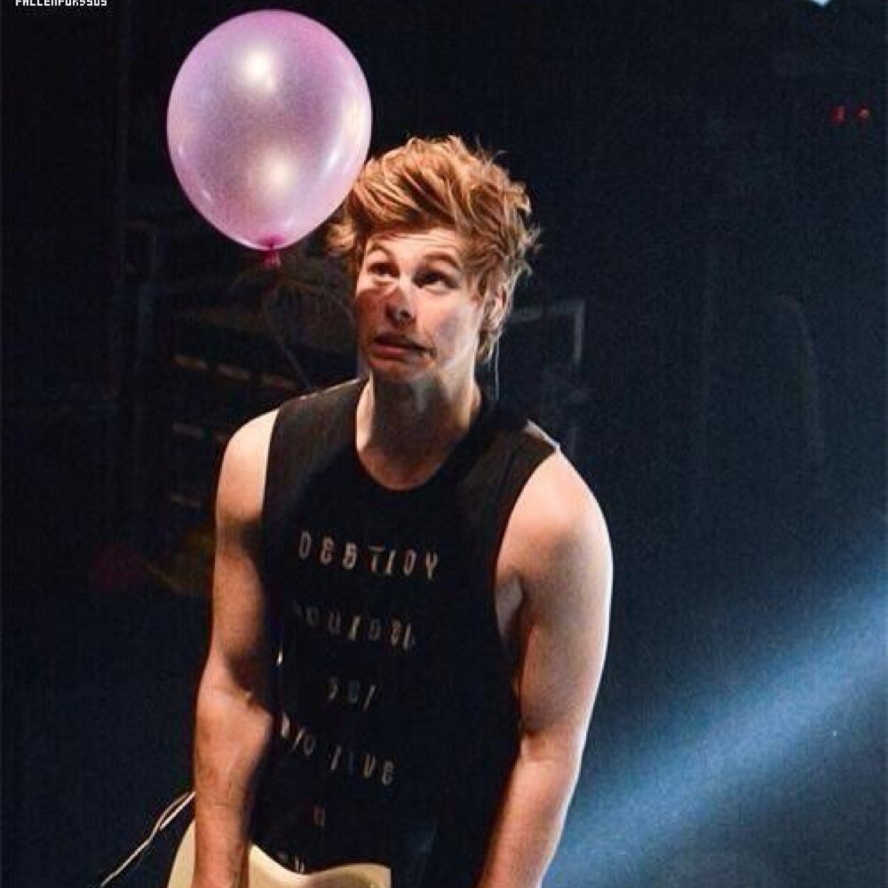 HII! We gave you a free follow so please go and follow @5SecsOfJanoo and @TeinaDavis. We love you xo