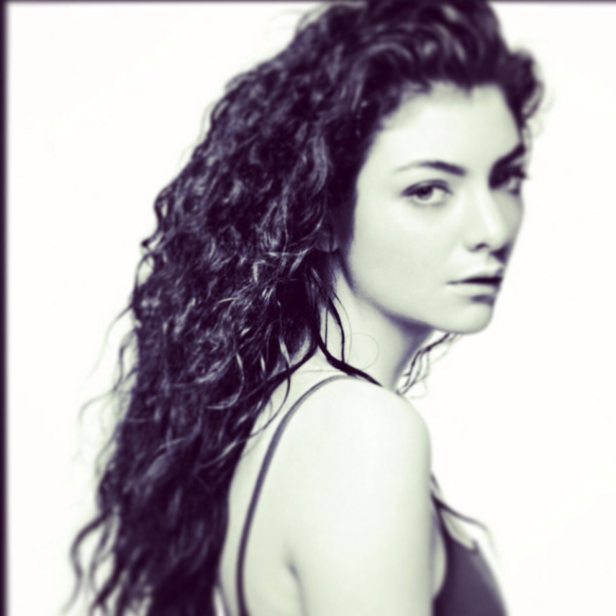 OffincialLorde's profile picture. My tour is coming out soon!