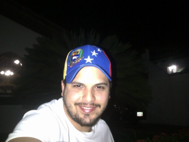 #YoSoyVenezolano, Comunicador Social,Locutor, analista deportivo, cantante frustrado patriota de corazón y político no practicante