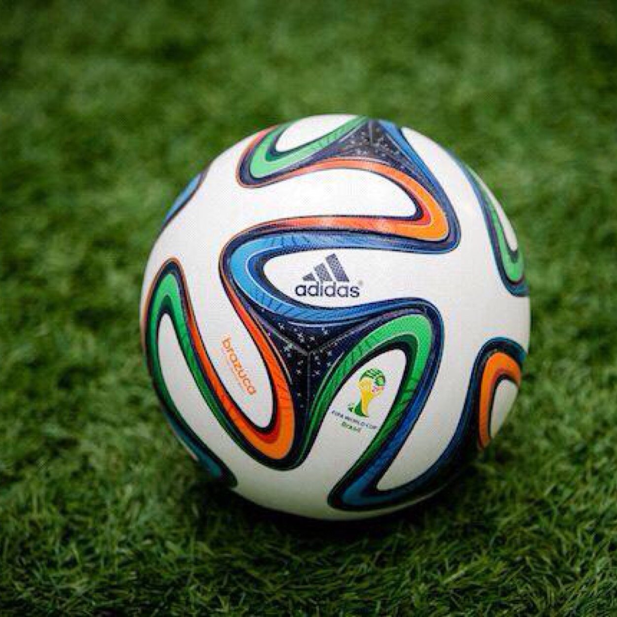 Cuando mas sudas en los entrenamientos, es cuando menos sangras en las grandes batallas. Mas que una pasion, un sentimiento. Contacto: somosfutbol@hotmail.es