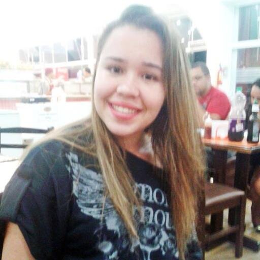 Se eu me preocupasse com o que falam a meu respeito, não seria nem metade do que sou. Minha felicidade é baseada no que eu quero e não no que as pessoas acham.