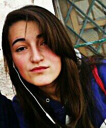 Buscando un camino para poder cruzarme en el tuyo. Eres la protagonista de mi cuento princesa. Un te quiero que me consume y otro que me elava alas nubes :)