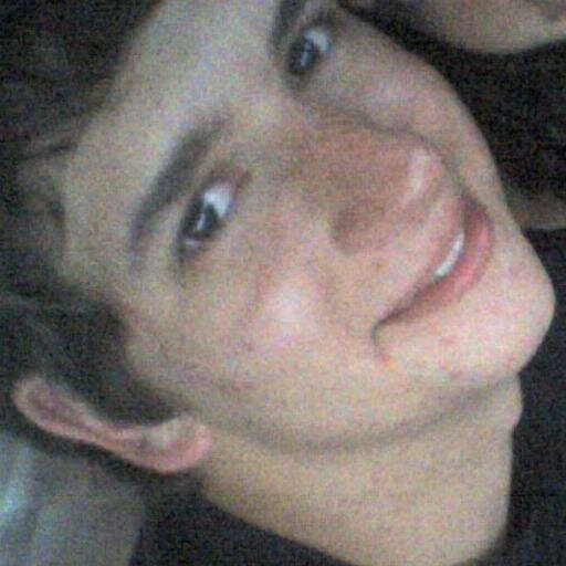 Companheiro, sincero, realista, apaixonado, viciiado em pc, programador e com uma garra enorme pra arriscar e crescer