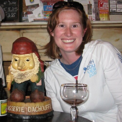 UofA grad, PhD in Psychology (Comparative Cognition); love craft beer and local food, she/her