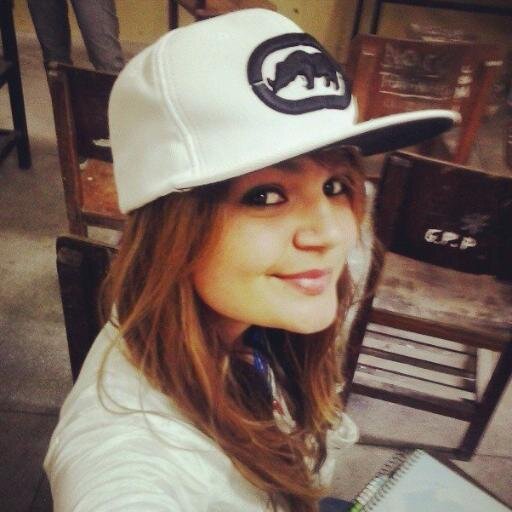 menina_menezes's profile picture. 