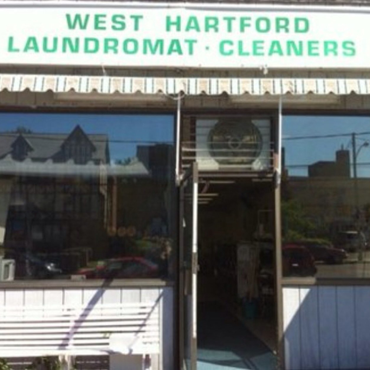 OdeliusLisa's profile picture. Family run #Laundromat with #wash and #fold service  #drycleaning #shirtlaundering #pickup and #delivery with same day