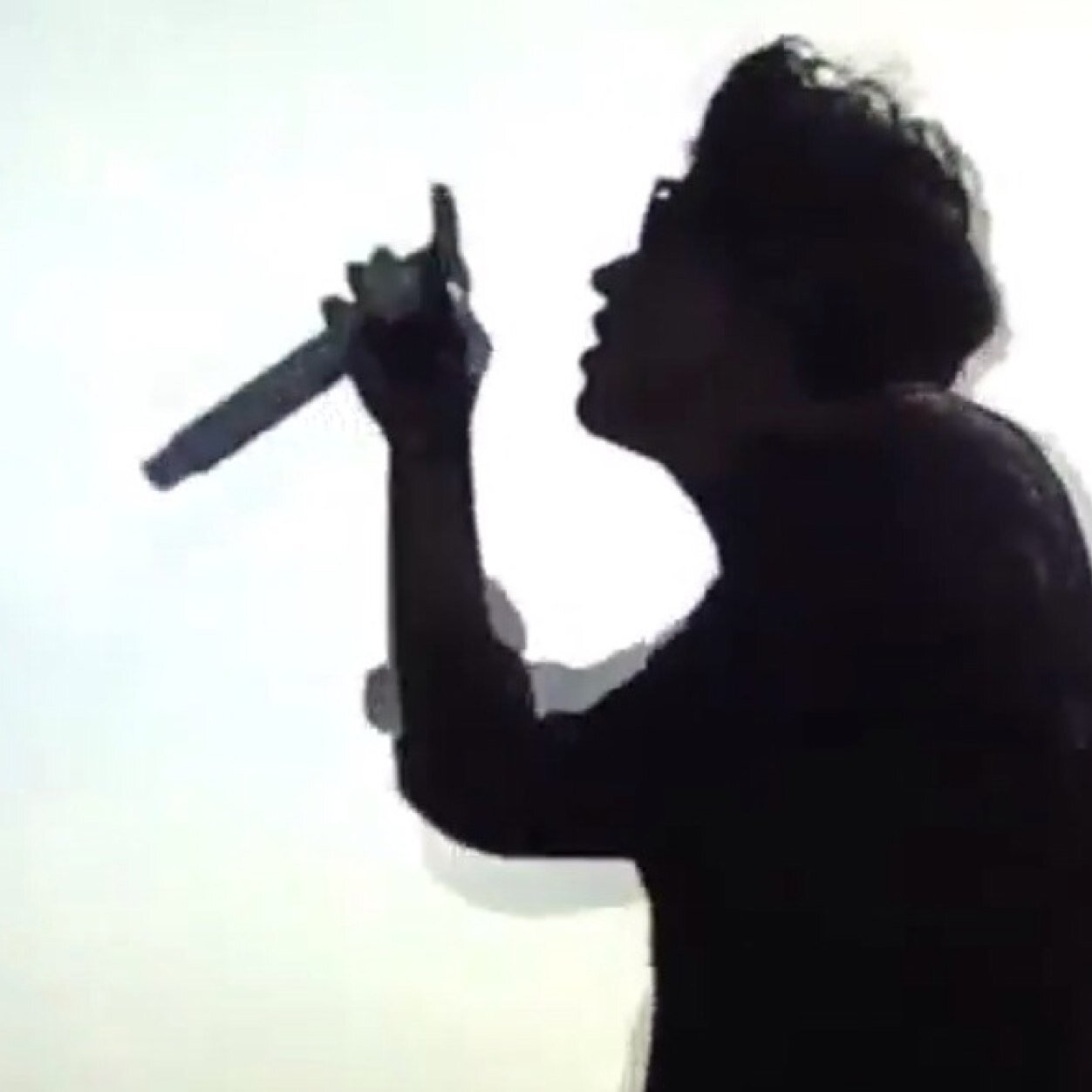 TMHT~6/26/2013 5SOS~4/25/2014 WWAT~8/8/2014~~~~~Follow limit but i follow as soon as i can