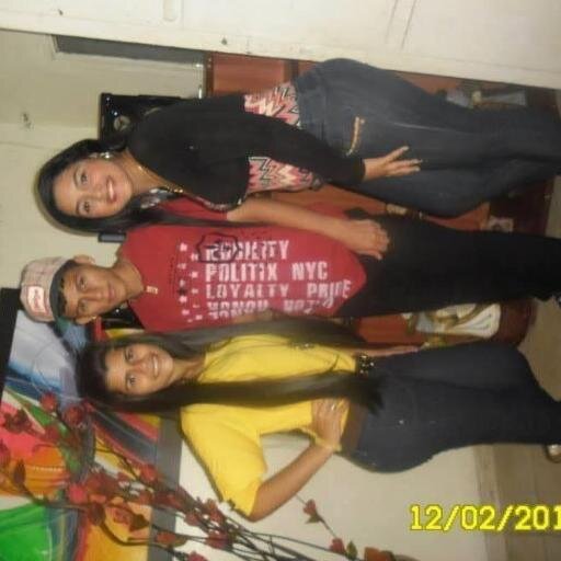soy una persona de mucho sentimientos amo ami family amoo el futbol una chica que no sea cualquiera y que le guste el futbol
