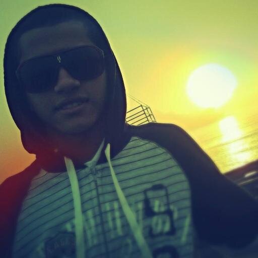 Na minha vida tudo acontece
Mas quanto mais a gente rala, mais a gente cresce
Hoje estou feliz porque eu sonhei com você ♫