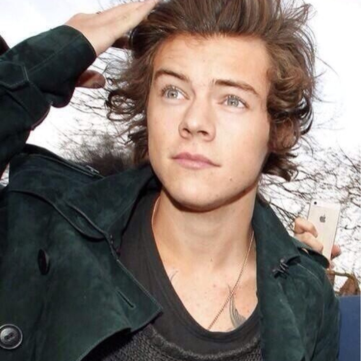 follow @blameestyless because it would mean the absolute world to both her and i