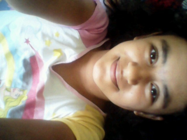 eu sou Fefa , alias fernanda ♥ 
amo minha família , pizza 
amo a vida 
♥♥♥♥♥larimanoela♥minhavidaloka