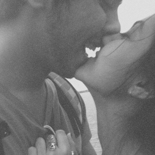 Falei pra garçom Traz uma rodada Aí ele trouxe a amiguinha do meu namorado