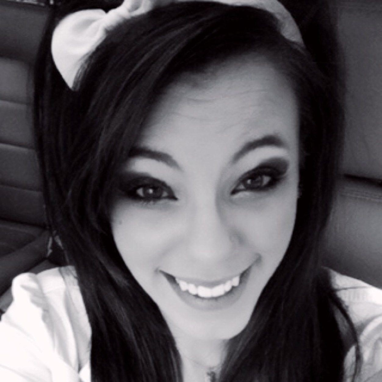 Ayyy the names Felicia... I'm 23 yrs old.. have a gorgeous 3 year old daughter... Married to my bestfriend in September 2014 :) hmu :)