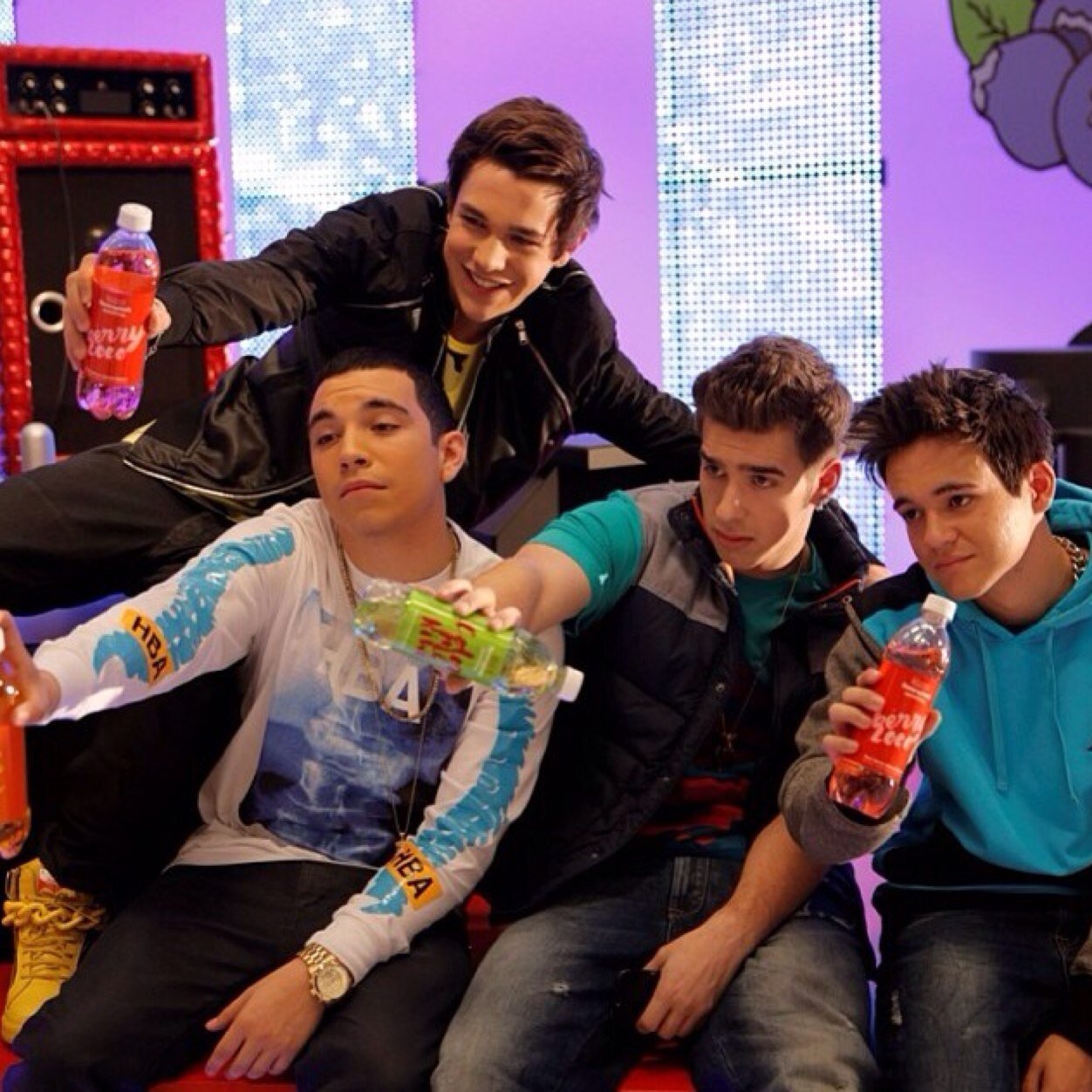 ~Once a Mahomie, Always a Mahomie~❤ ~#MAHOMIE4LIFE ~ haters gonna hate, mahomies gonna love
1/4