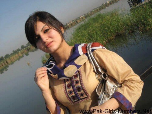 vinamalik12's profile picture. 