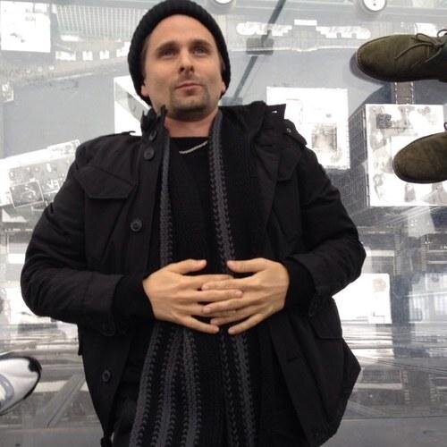 MattBellamy_77's profile picture. Cantante. Guitarrista. Pianista y mil cosas mas, lider de Muse. Puedo hacer todo lo que tu haces mil veces mejor que tu.