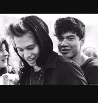 Please follow @ALLIRA5SOS she will follow you back :) just ask :)