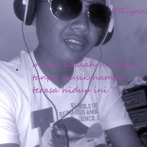 AQUARIUZ~~7 feb 1998
 hello,, my name is niko riyandi , you call me is niko , my hobby is singing and running, .##