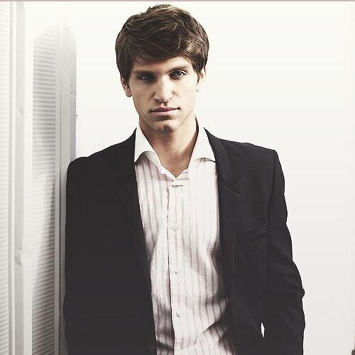 se puede decir que estoy orgulloso de ser un Slytherin diferente. pero el hecho de, no implica que... ~Daphne es mía