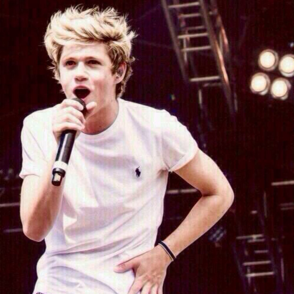 Hi i follow back everyone x