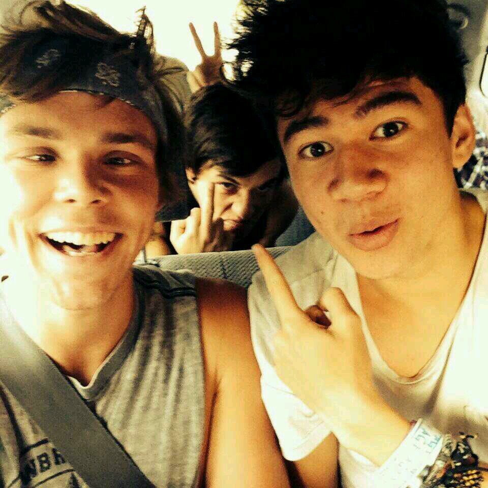 hi please follow @C0nnorsDaisy she will love you forever
