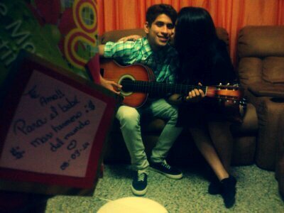 Estos meses a tu lado han sido los mas PERFECTOS en mi vida Te amo PequeñoEsposo Aqui @lcis_ //Cantante y pianista en @somoslanota