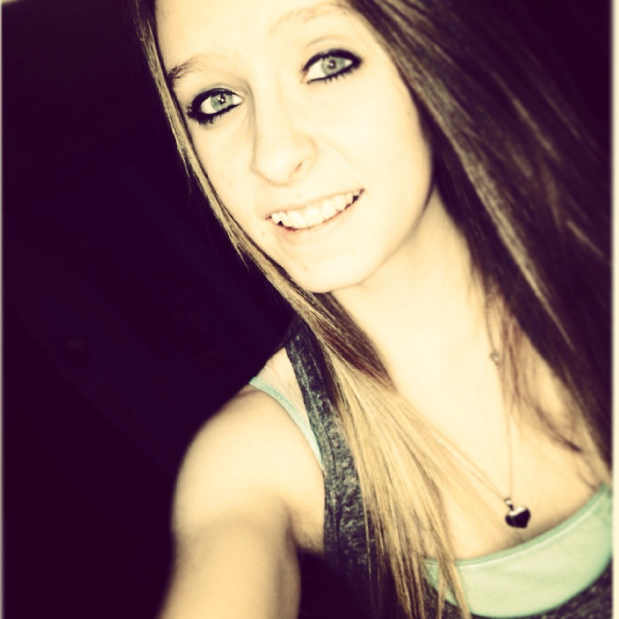 Don't let anyone ever stop you from living your dreams, chase um'! (: *Enrique Iglesias fan!* 18, Senior, CHS Comets! Follow me, I'll follow back! :D
